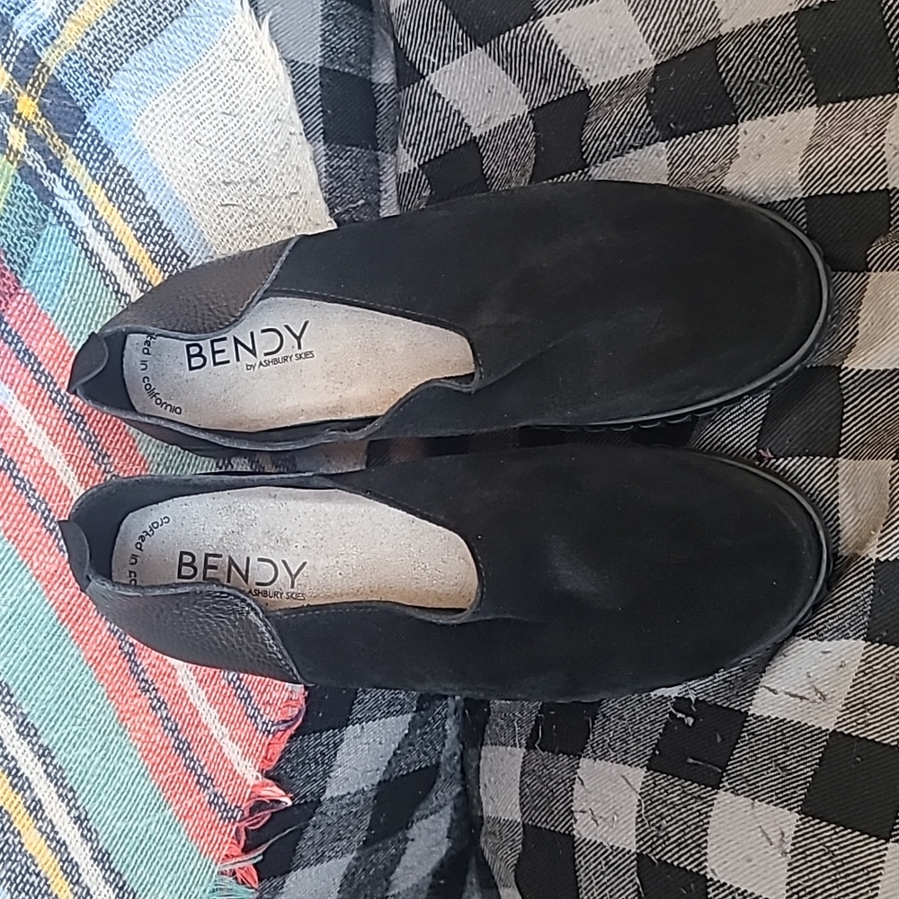 BENDY by Ashbury Skies Black Leather and Suede Slip-ons - Size 40